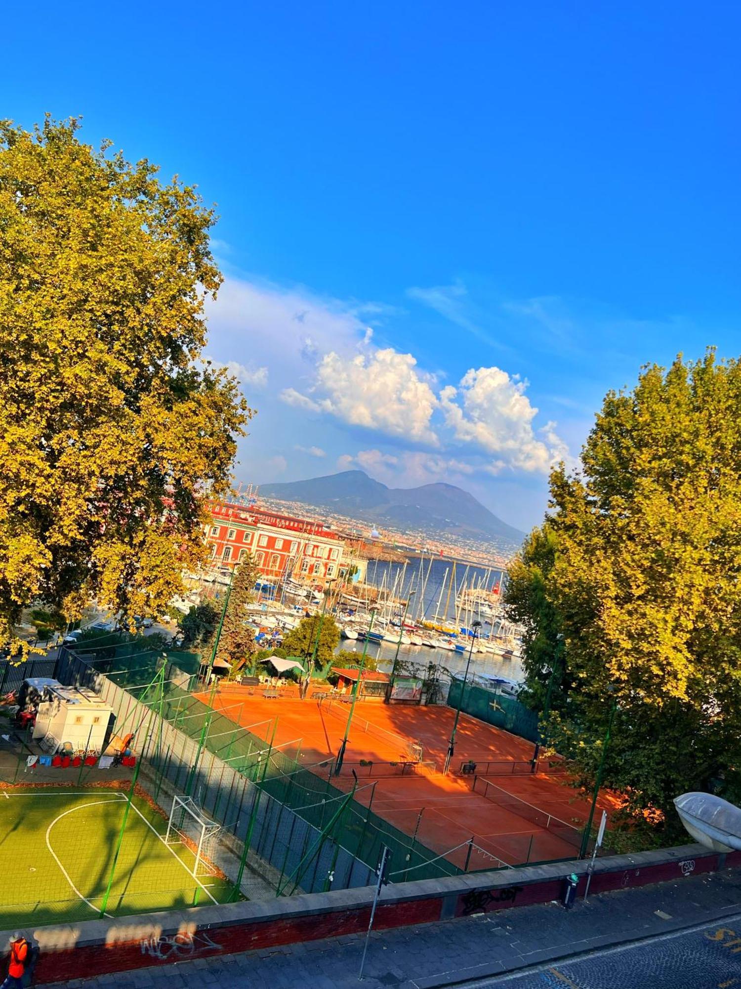 Apartment Angolo Di Santa Lucia Naples